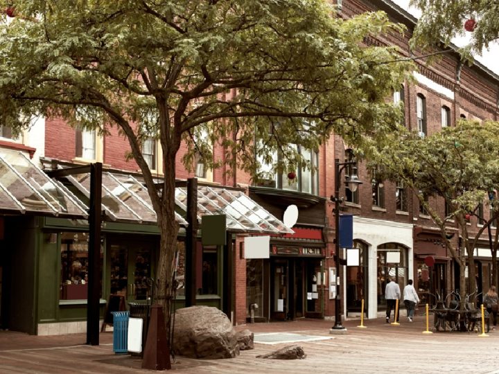 How to Select the Right Storefront Door for Your Business Needs